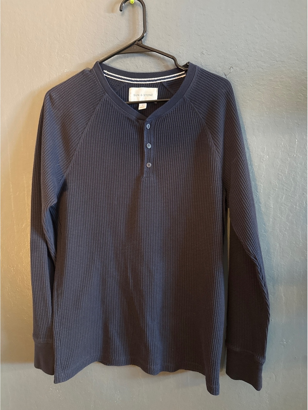 Sun + Stone Men's Long Sleeve Waffle Knit Henley Shirt Size Large